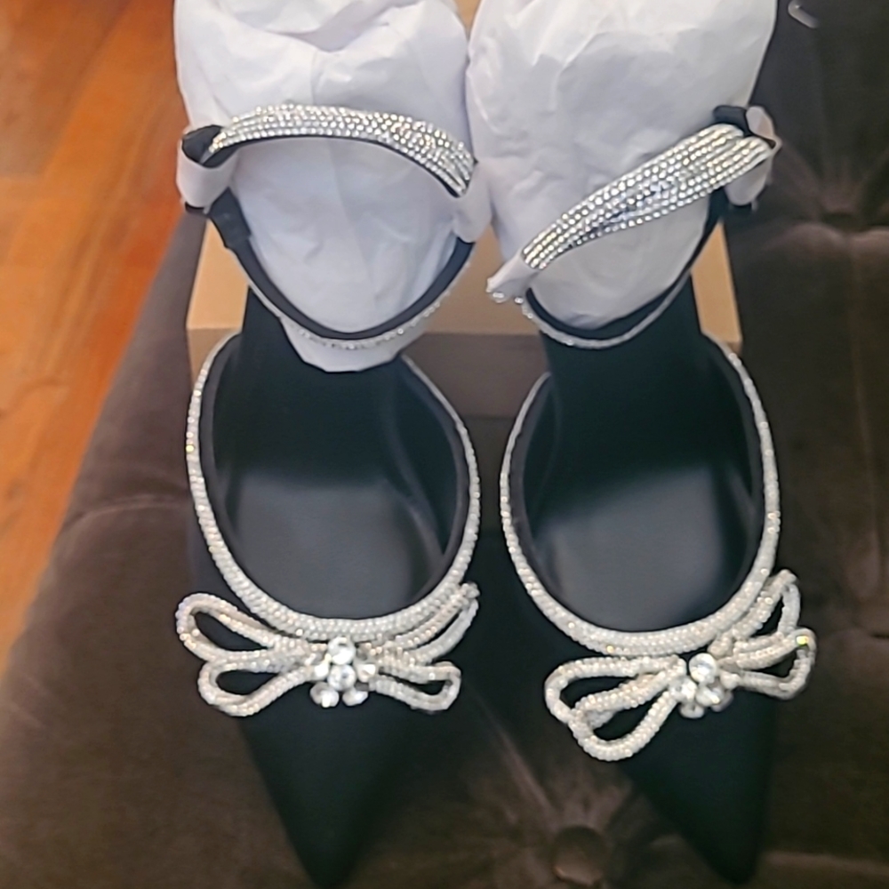 Elegant black and silver ladies dress heels, size 11, brand new in box.